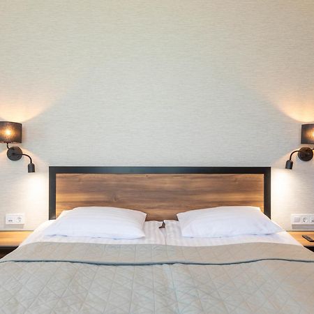 Misto Capsule Hotel Kyiv Exterior photo