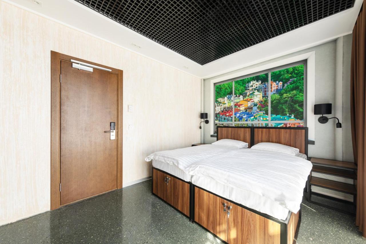 Misto Capsule Hotel Kyiv Exterior photo