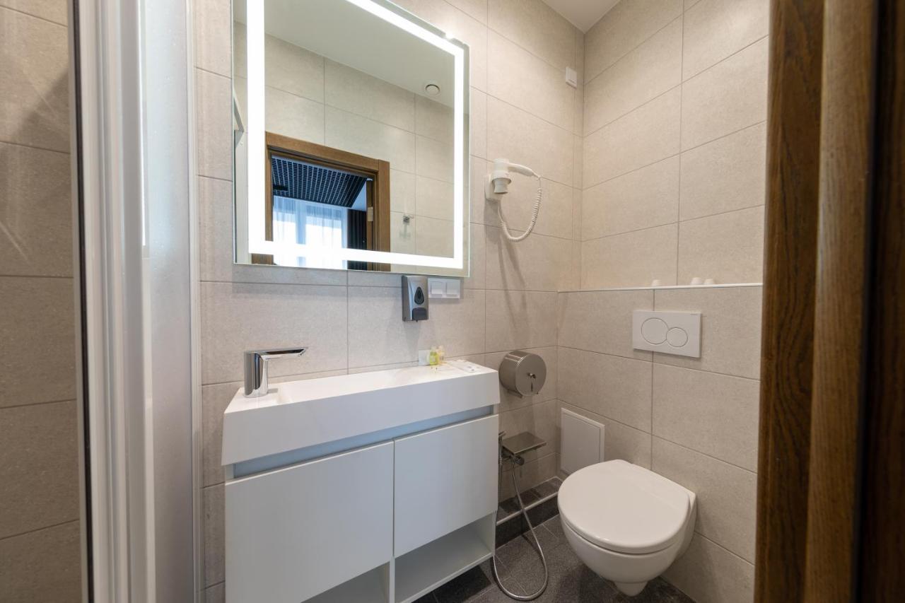 Misto Capsule Hotel Kyiv Exterior photo