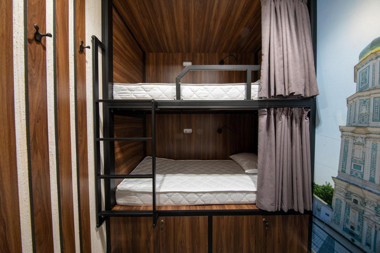 Misto Capsule Hotel Kyiv Exterior photo