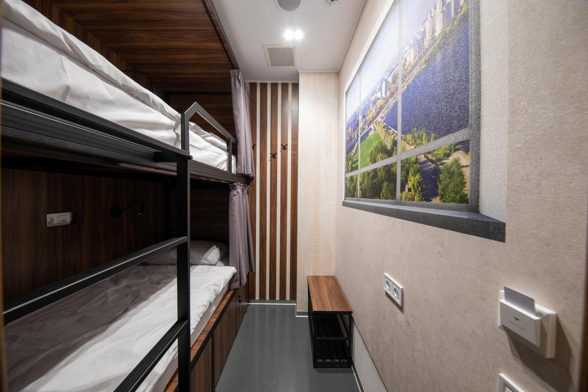 Misto Capsule Hotel Kyiv Exterior photo