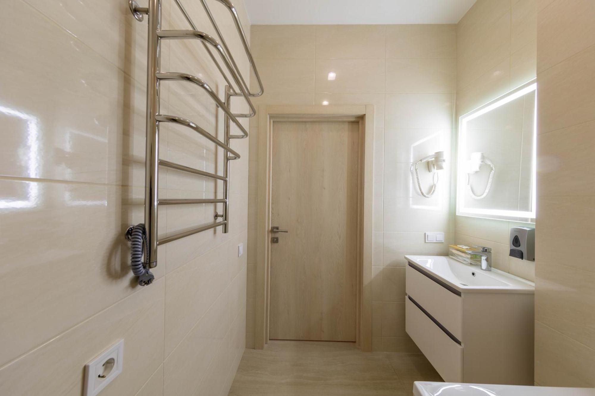 Misto Capsule Hotel Kyiv Exterior photo