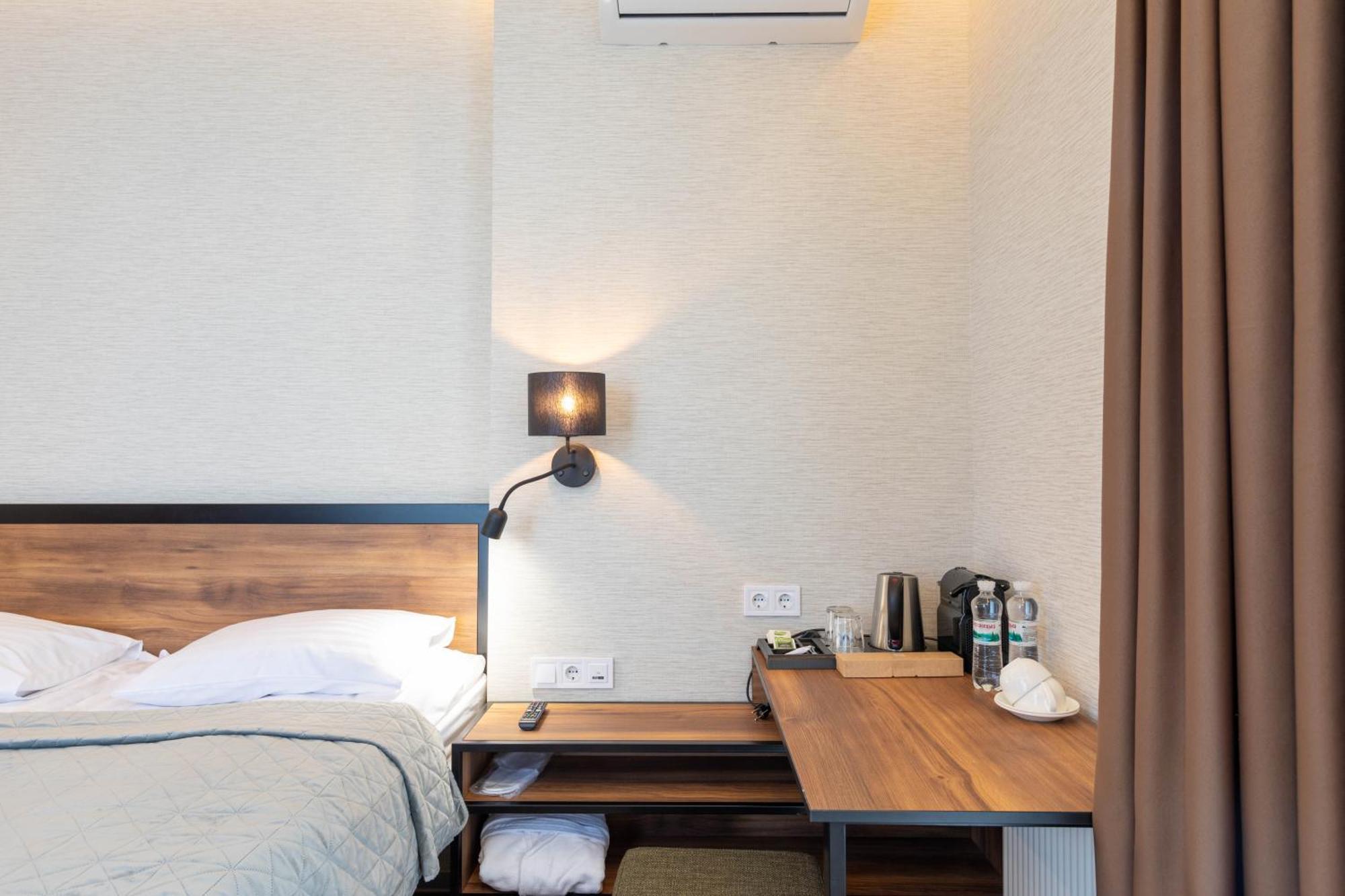 Misto Capsule Hotel Kyiv Exterior photo