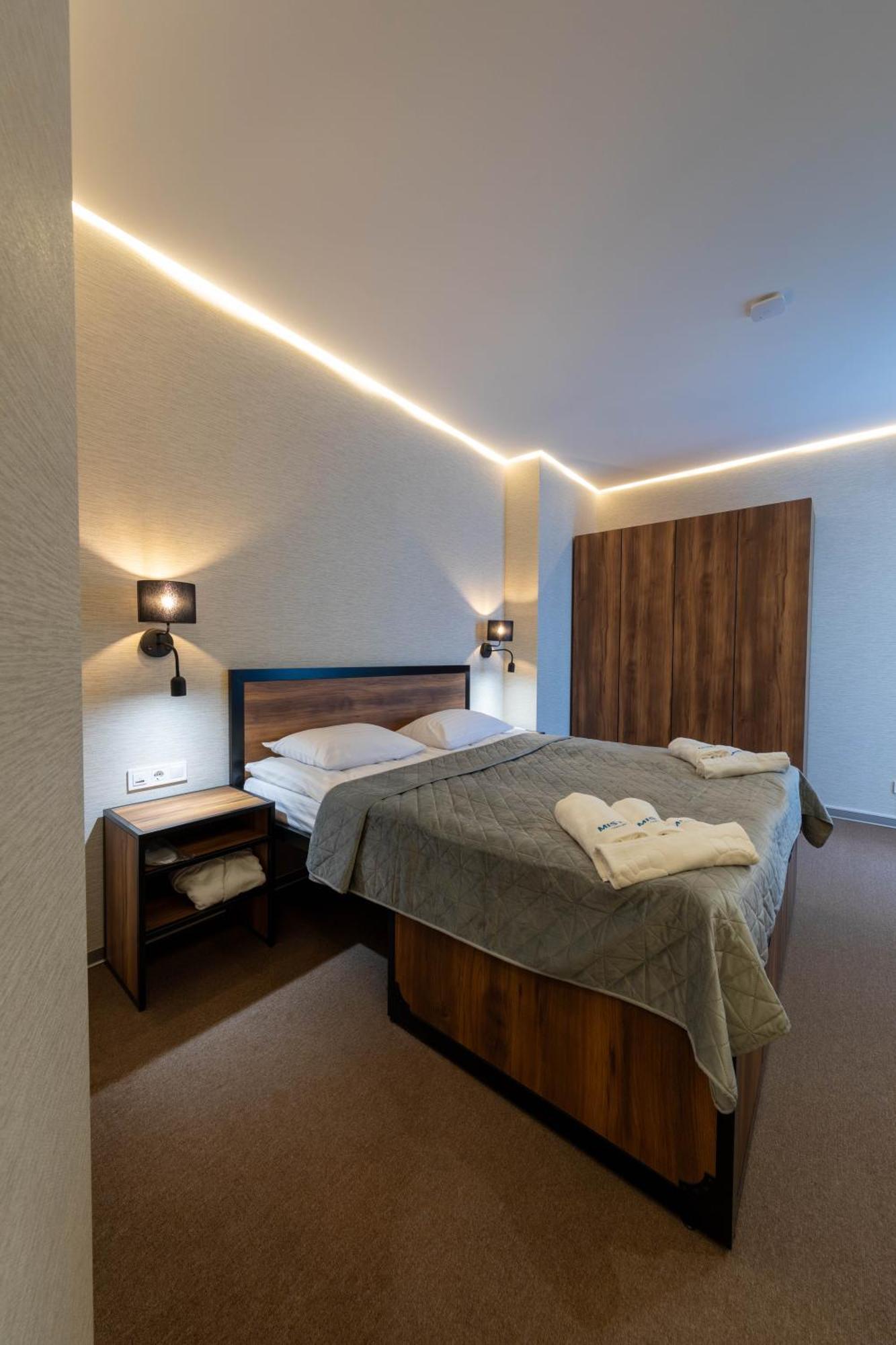 Misto Capsule Hotel Kyiv Exterior photo