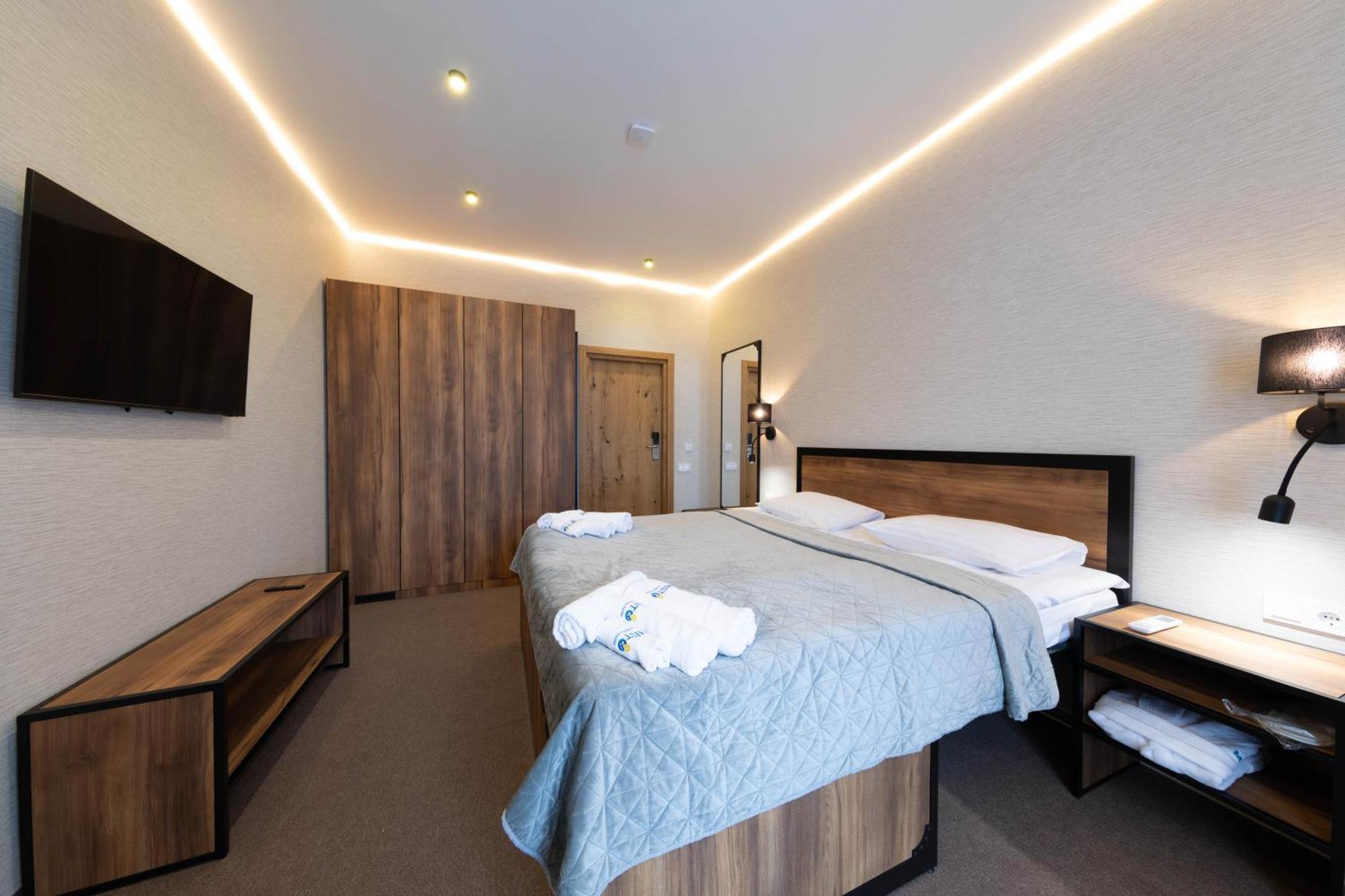 Misto Capsule Hotel Kyiv Exterior photo